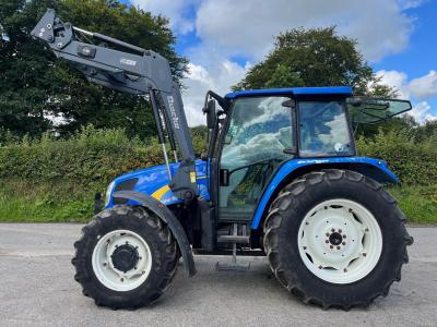 NEW HOLLAND T5040 with Quicke Q31 loader